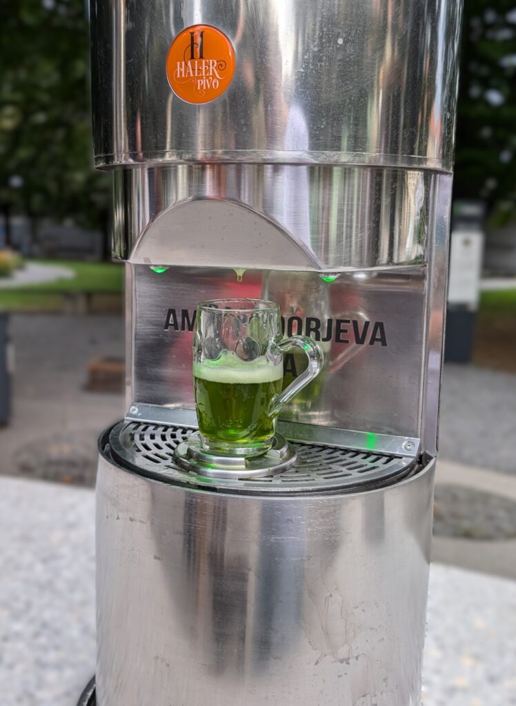 Bière verte à la fontaine à bière