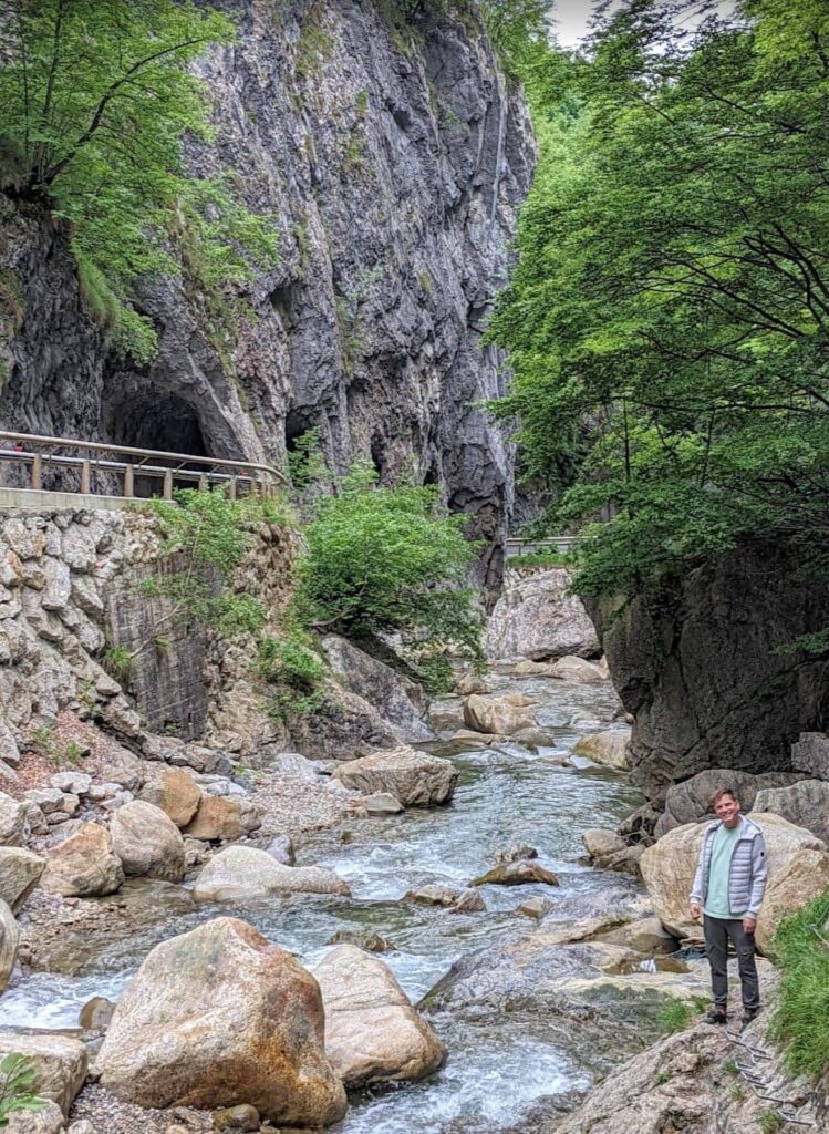 Dovzan kloof met rivier